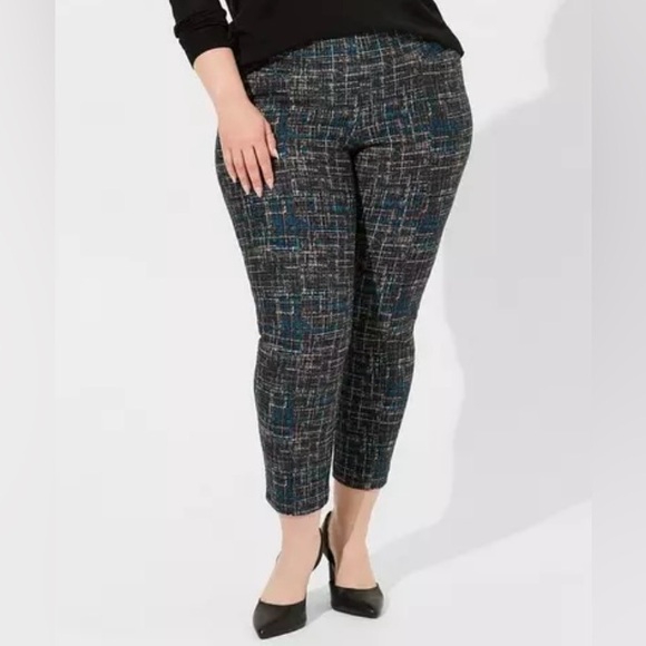 Torrid - Pull-On Luxe Ponte Pencil Pant, Size 2X - Picture 2 of 6